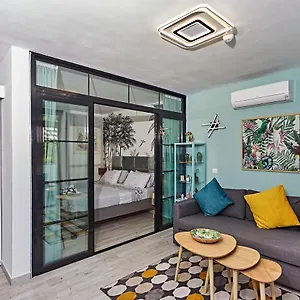 Parrot's House- Yumbo Center Apartment Playa del Ingles (Gran Canaria)